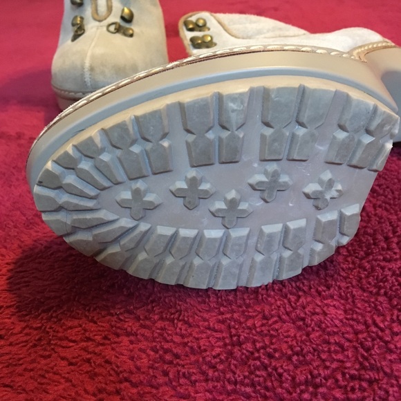 BCBGMAXAZRIA Tan Suede Heels - Picture 4 of 7